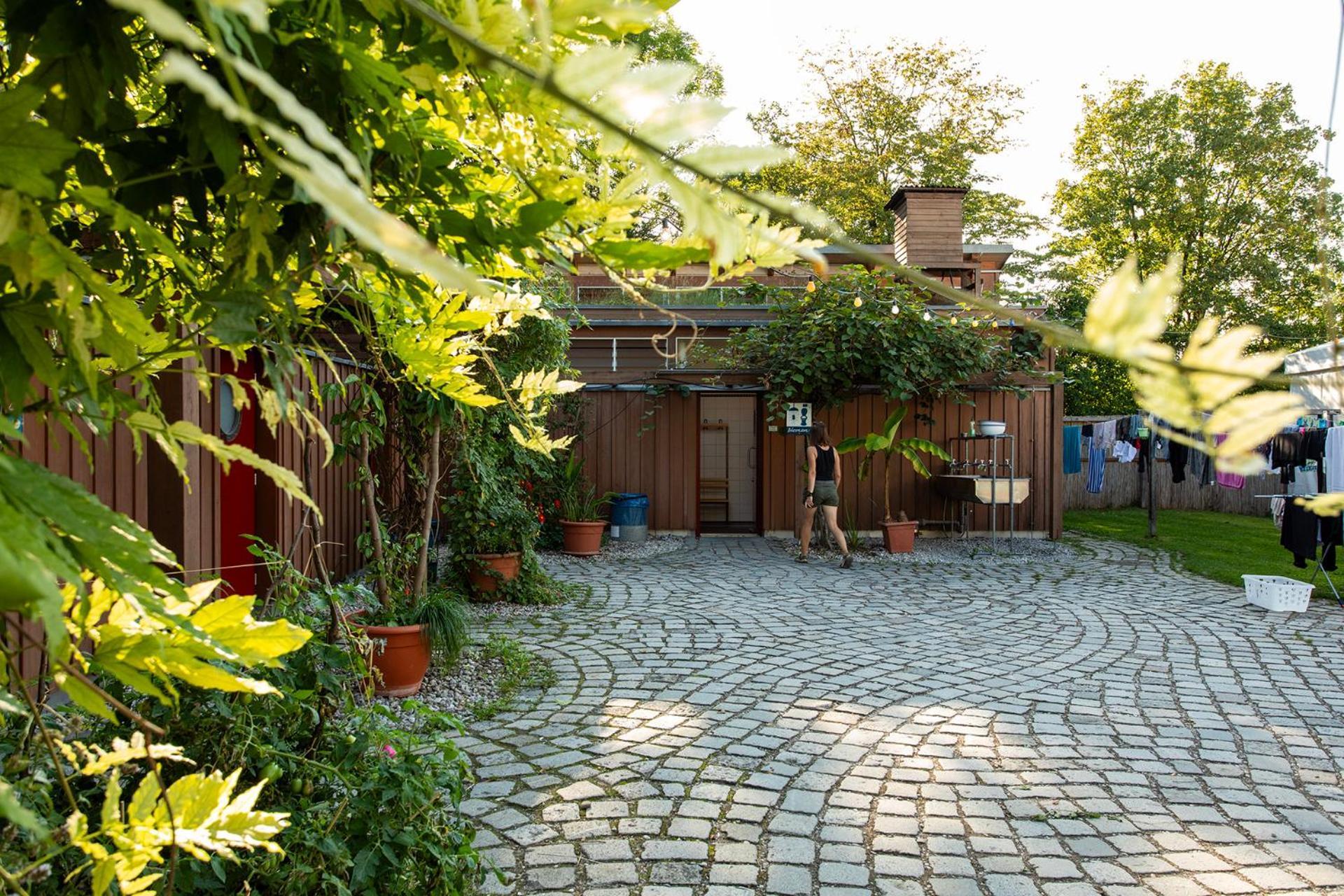The Tent - Youth Only - Buchung Leider Nur Bis 30 Jahre Moeglich! - Munich — Photos 2